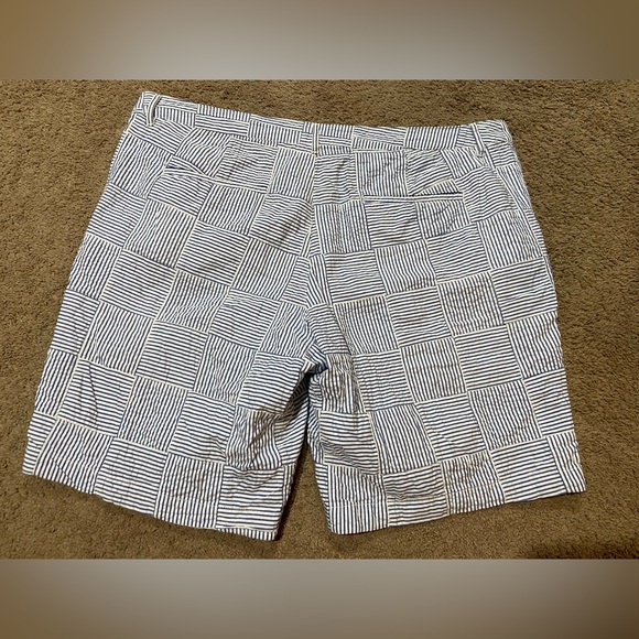 LL Bean Favorite Fit Blue Seersucker Patchwork 10” Inseam Shorts Women’s Size 18 - Picture 8 of 12